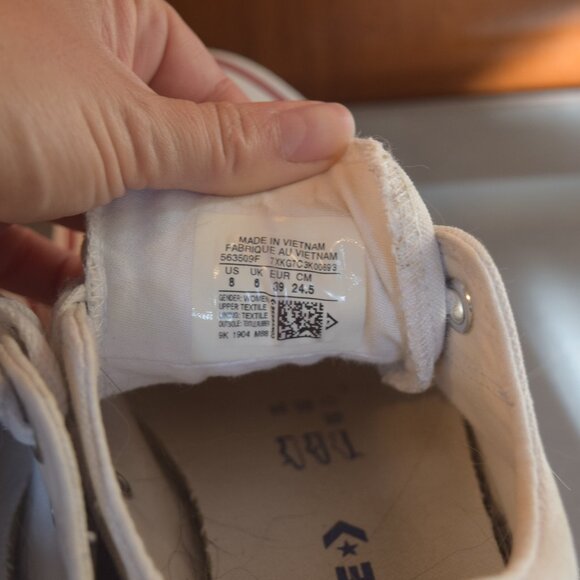 Converse - Picture 1 of 2